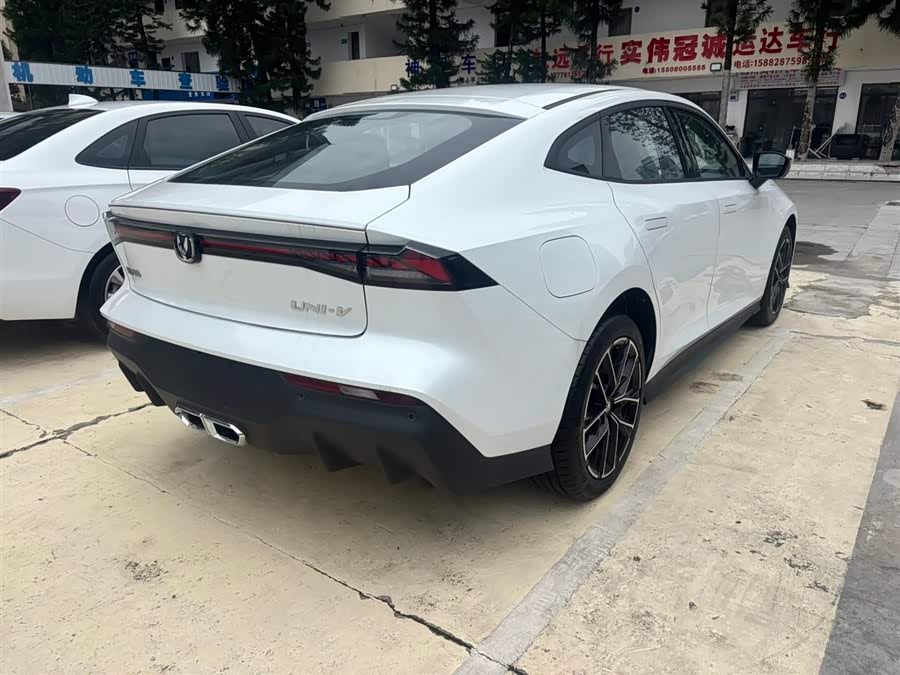 Changan UNI-V iDD 2025 #8 Changan UNI-V iDD 2025 car image #8