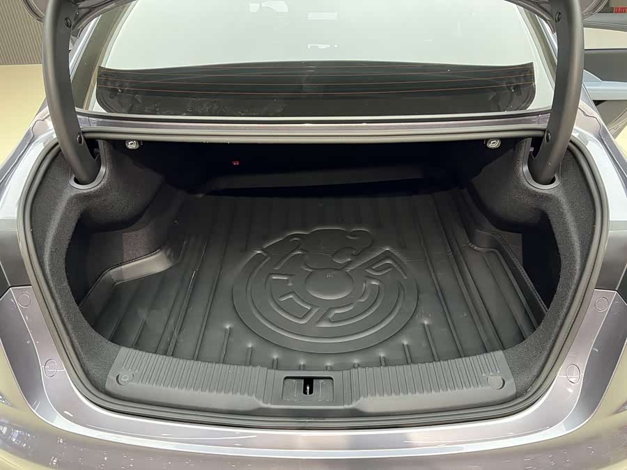 HongQi H5 PHEV 2025 #8 HongQi H5 PHEV 2025 car image #8