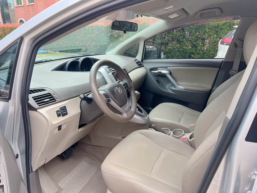 Toyota Reiz 2011 car image #8