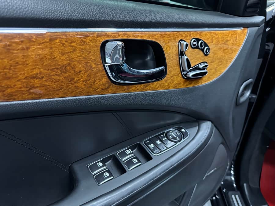 Hyundai Equus 2010 car image #8