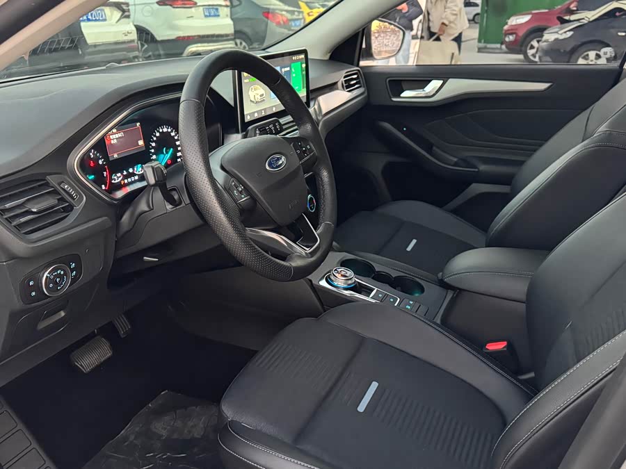 Ford Focus Active 2020 car image #8