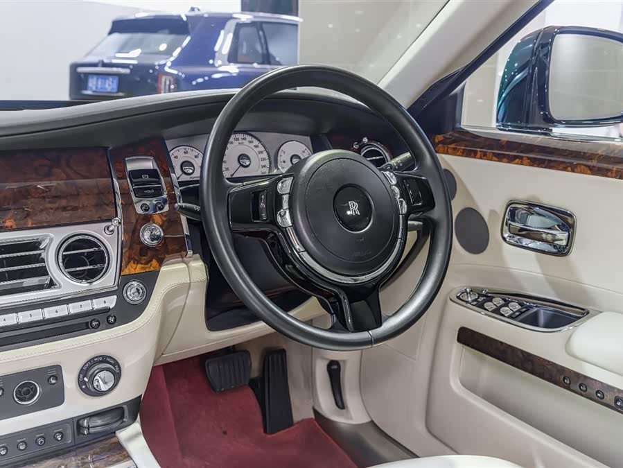 劳斯莱斯 古思特 2010 汽车图片 #8