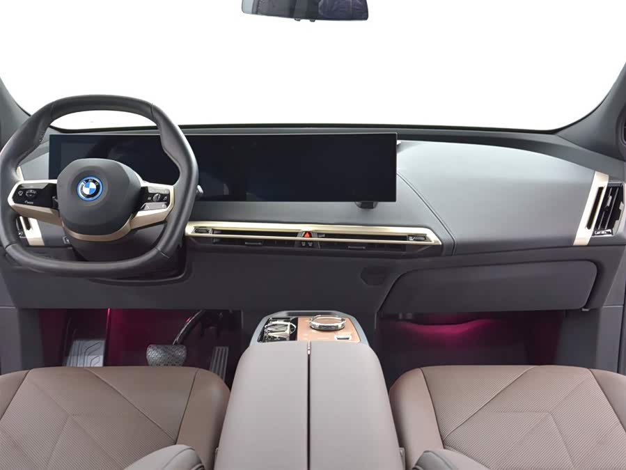 BMW iX 2023 car image #8