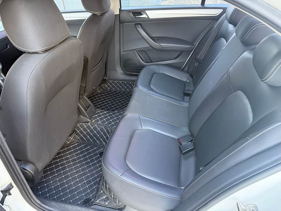 Skoda Rapid 2021 car image #8