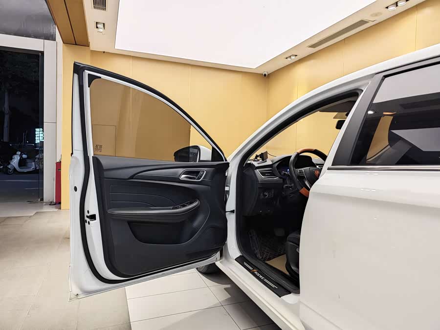 Roewe i5 2020 car image #8