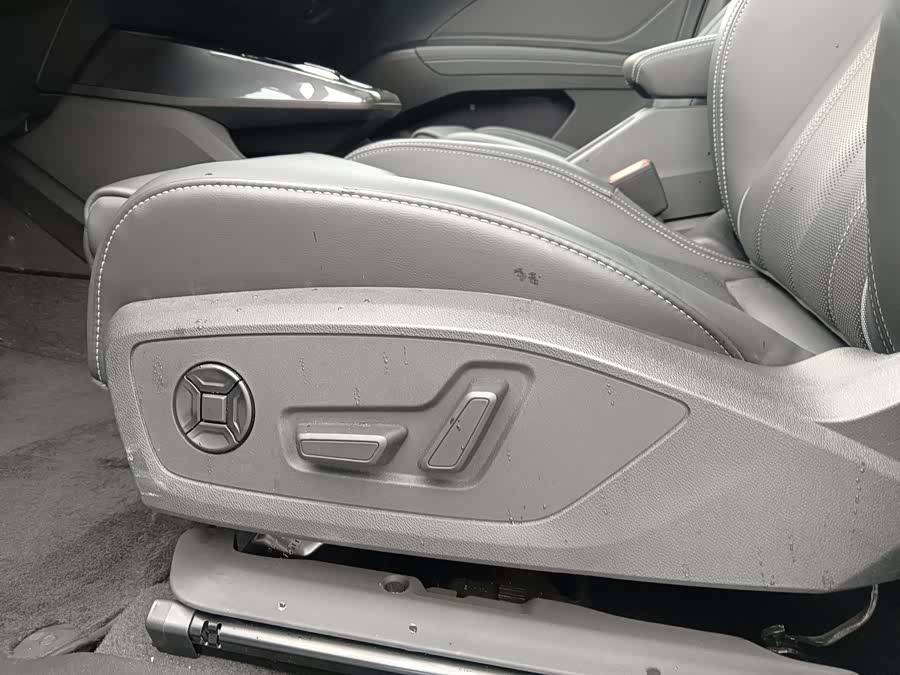 Audi Q4 e-tron 2024 immagine di auto #8