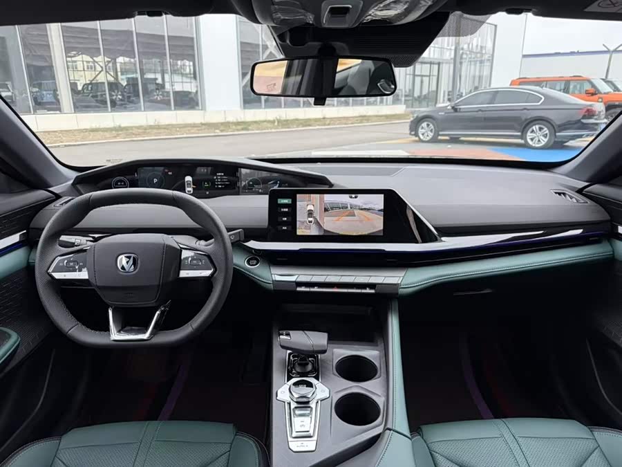 Changan UNI-V iDD 2025 car image #8