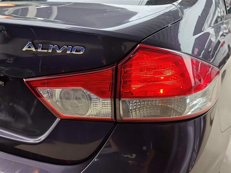 Suzuki Ciaz 2016 immagine di auto #8