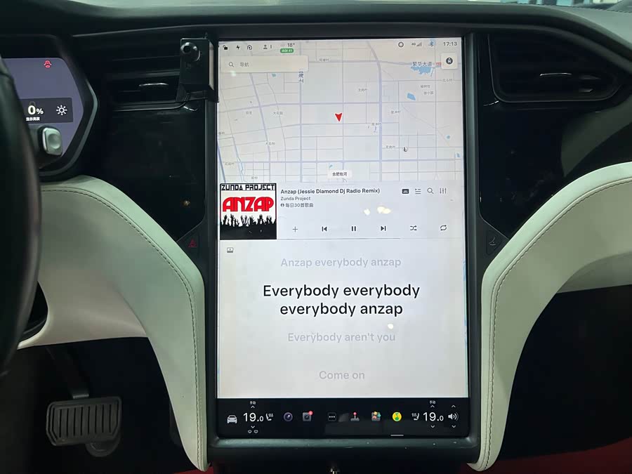Tesla Model X 2019 #8 Tesla Model X 2019 car image #8