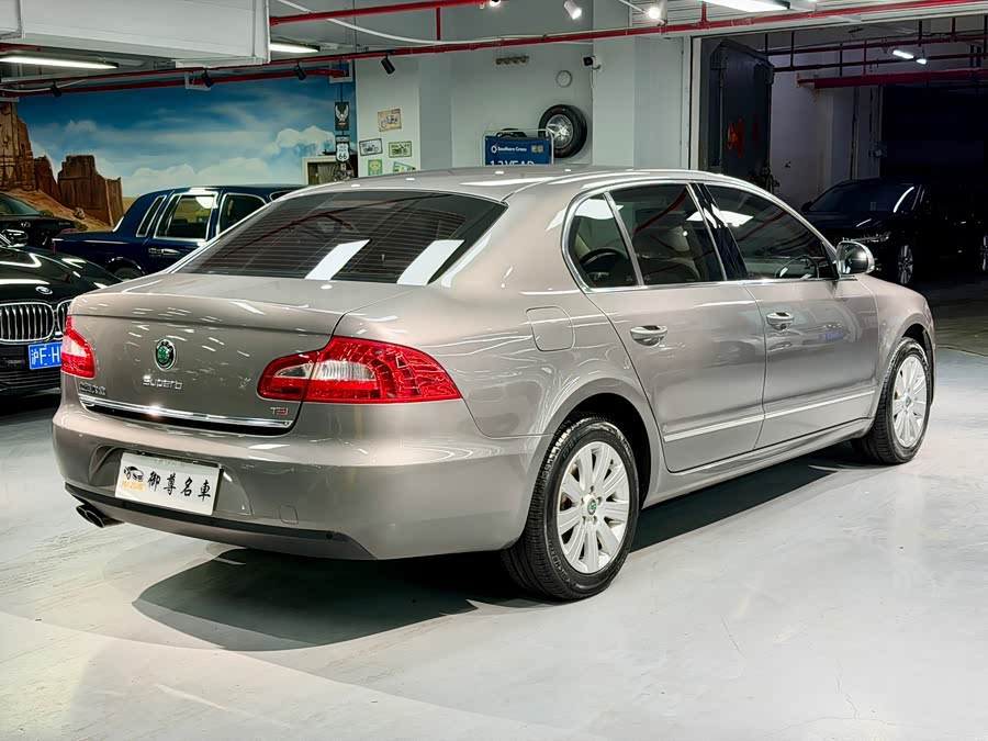 Skoda Superb 2012 car image #8