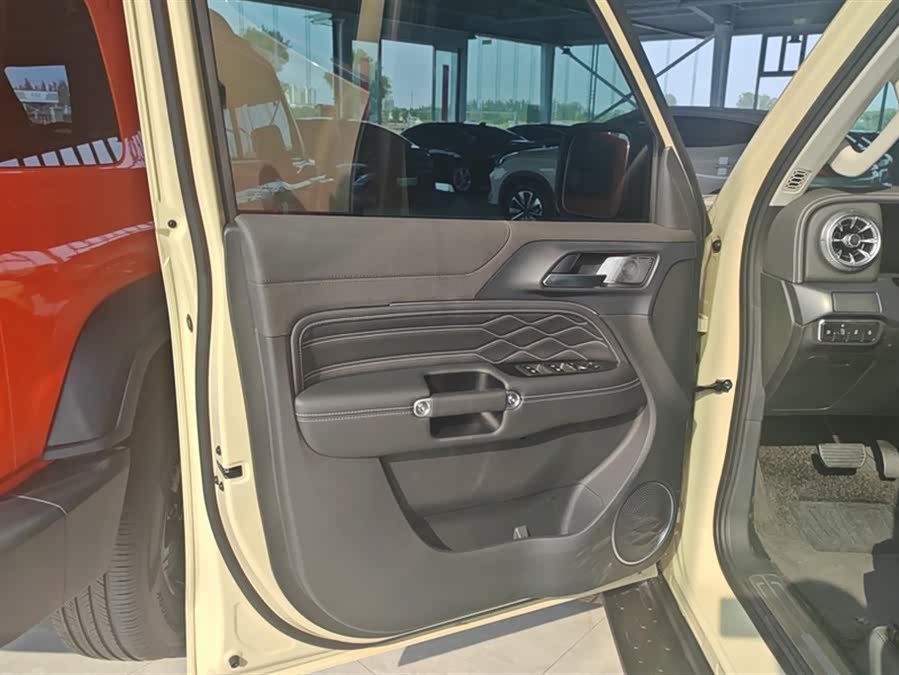 Tank 300 New Energy 2025 car image #8