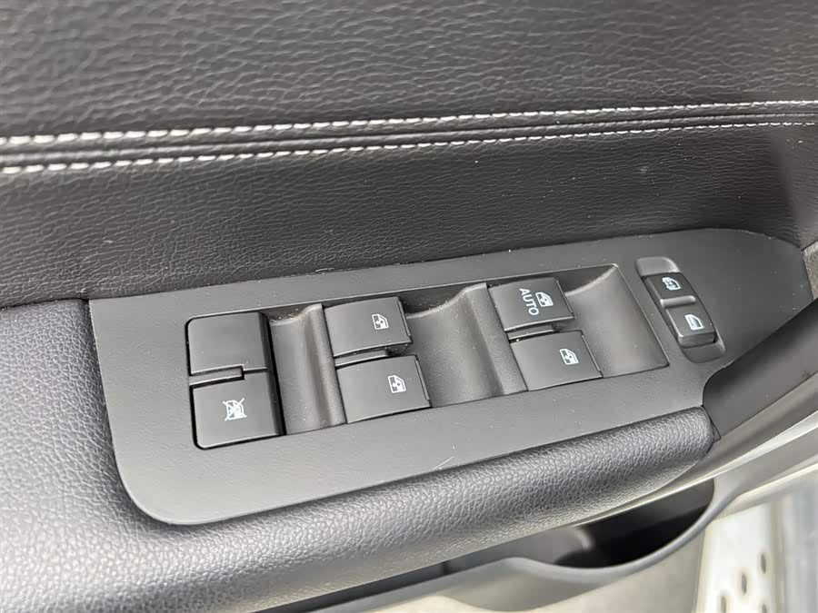 Chevrolet Captiva 2017 car image #8