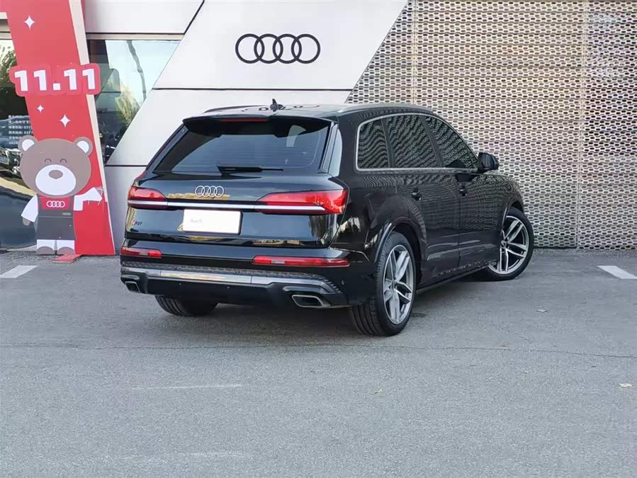 Audi Q7 2024 صورة سيارة #8
