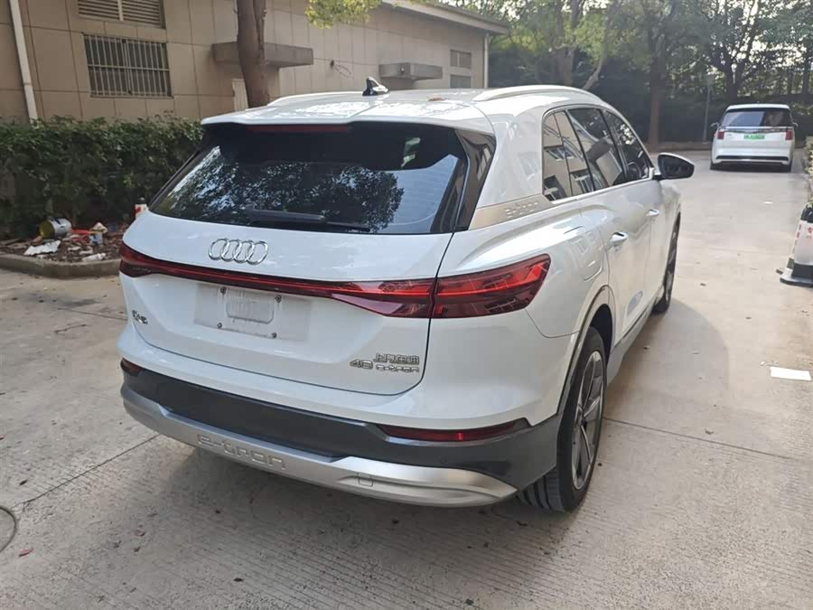 Audi Q5 e-tron 2023 #8 Audi Q5 e-tron 2023 صورة سيارة #8