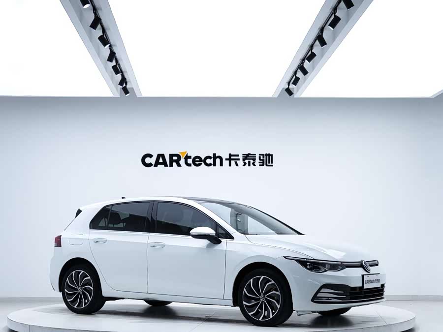 Volkswagen Golf 2023 car image #8