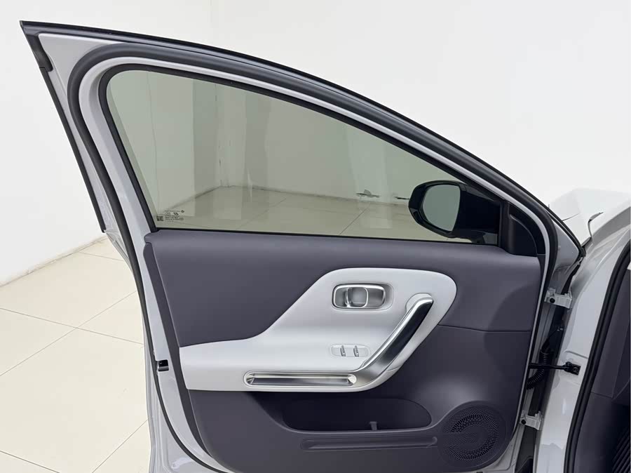 零跑汽车 零跑B01 2025 汽车图片 #8