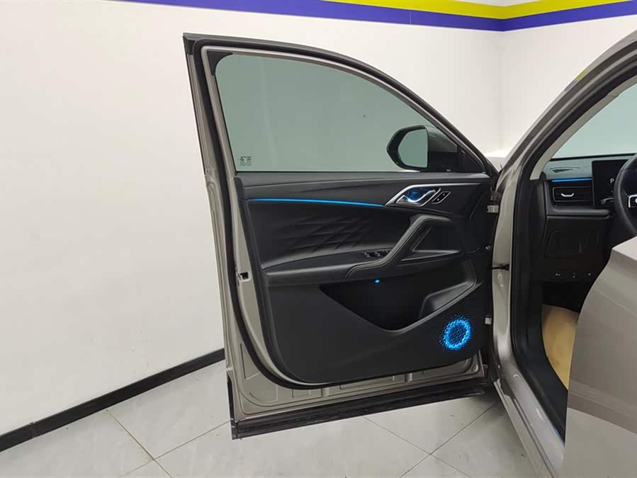 Roewe RX5 New Energy 2022 изображение автомобиля #8