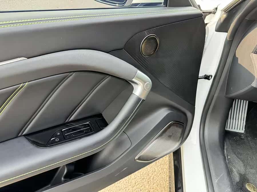 哪吒汽车 哪吒GT 2024 汽车图片 #8