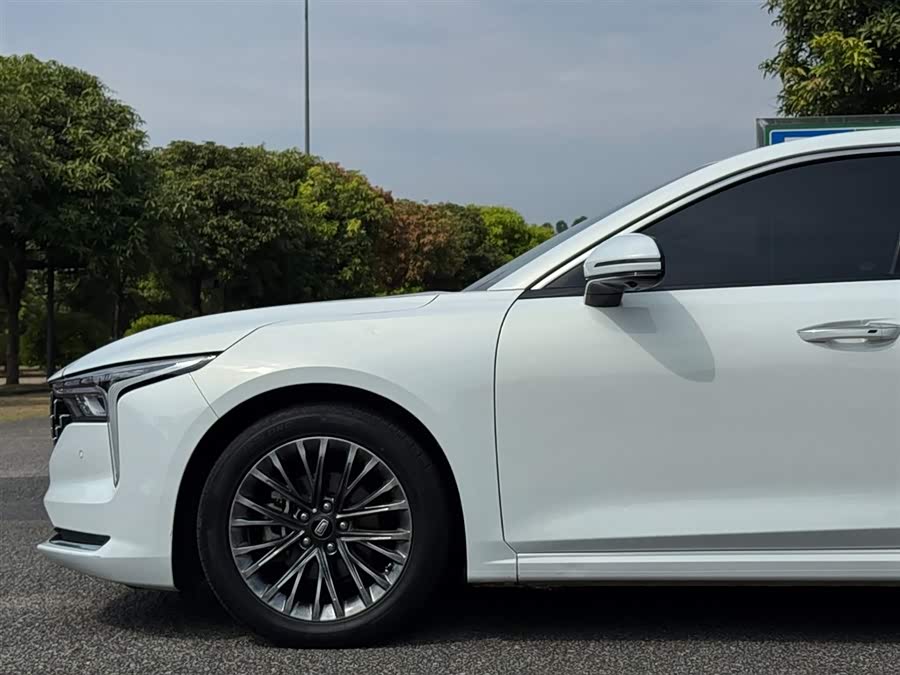 2022 car image #8