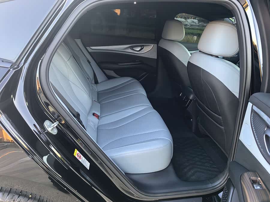 BYD Seal 2023 car image #8