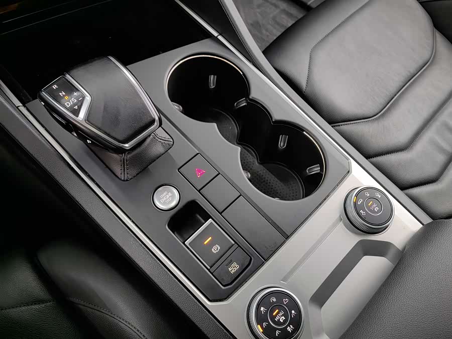 Volkswagen Touareg 2022 car image #8