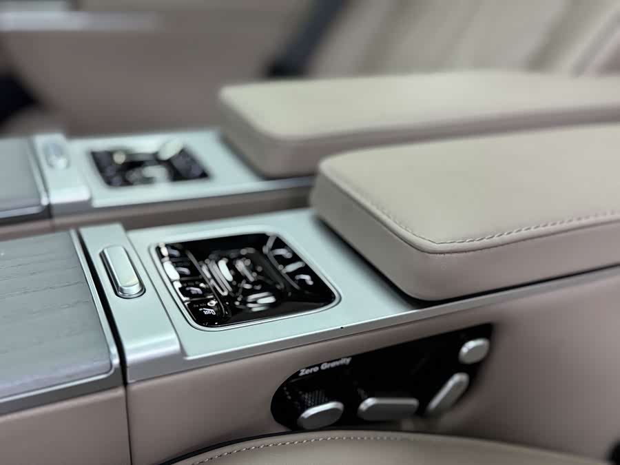 Xpeng X9 2024 immagine di auto #8