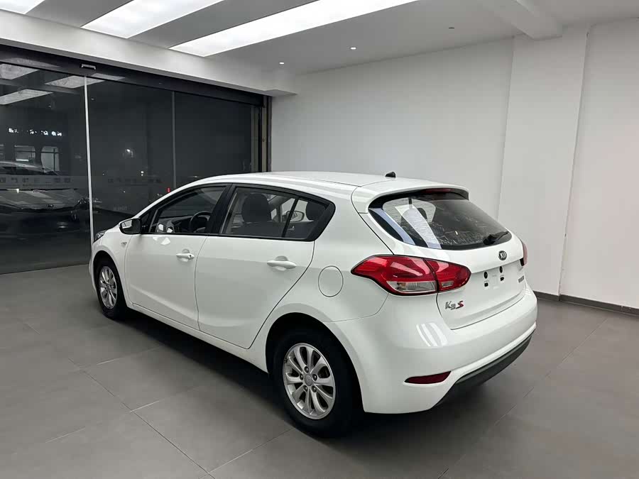 Kia Forte Koup 2015 car image #8