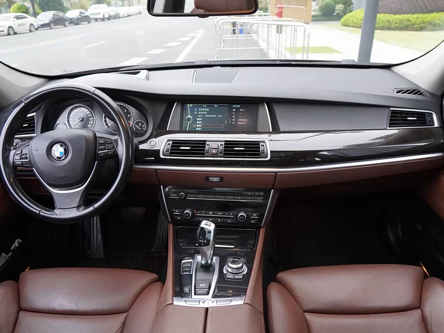 BMW 5 Series GT 2010 immagine di auto #8