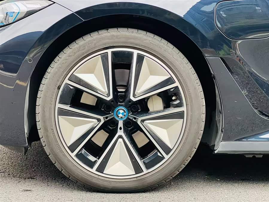 BMW i3 2024 car image #8