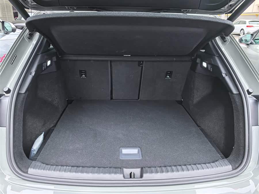 Audi Q4 e-tron 2024 #8 Audi Q4 e-tron 2024 صورة سيارة #8