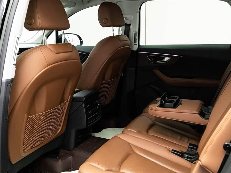 Audi Q7 2023 car image #8