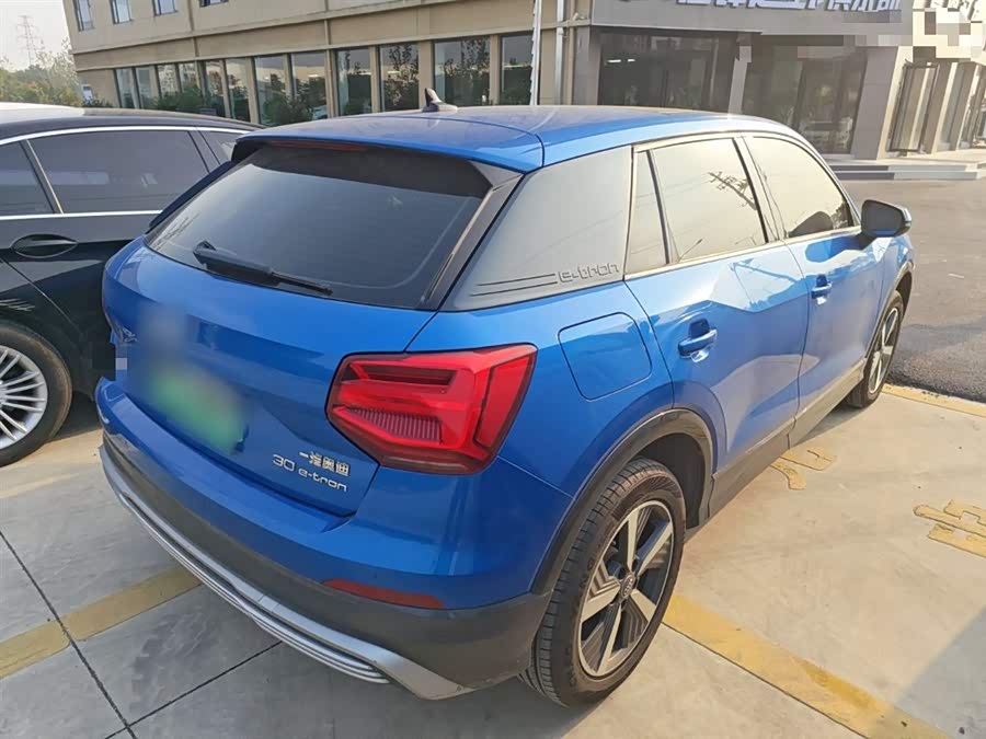 Audi Q2L e-tron 2020 #8 Audi Q2L e-tron 2020 car image #8