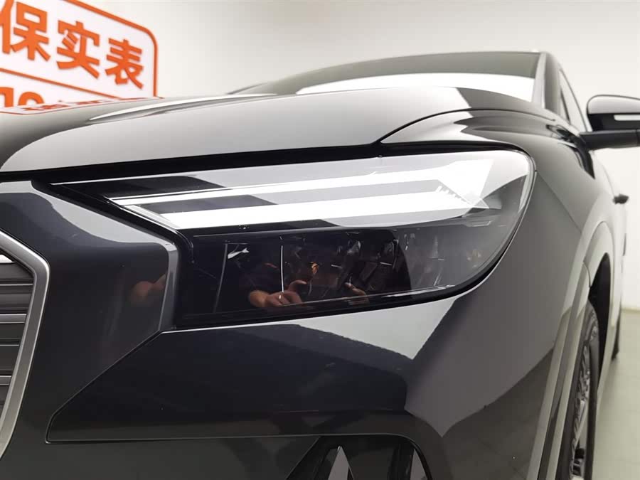 Audi Q4 e-tron 2023 صورة سيارة #8