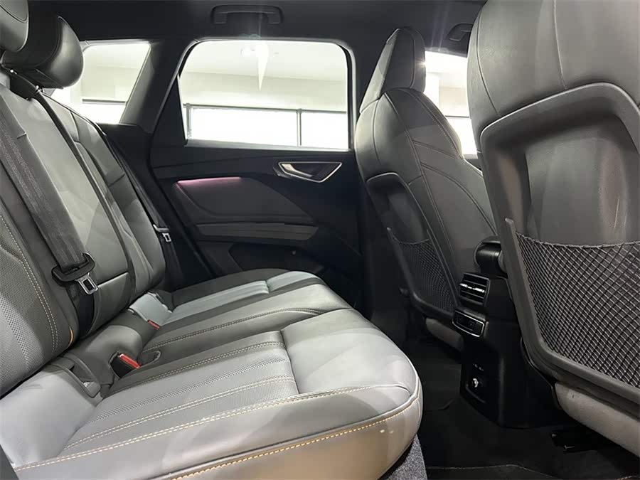 Audi Q4 e-tron 2024 изображение автомобиля #8