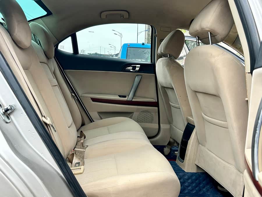 Roewe 550 2013 изображение автомобиля #8