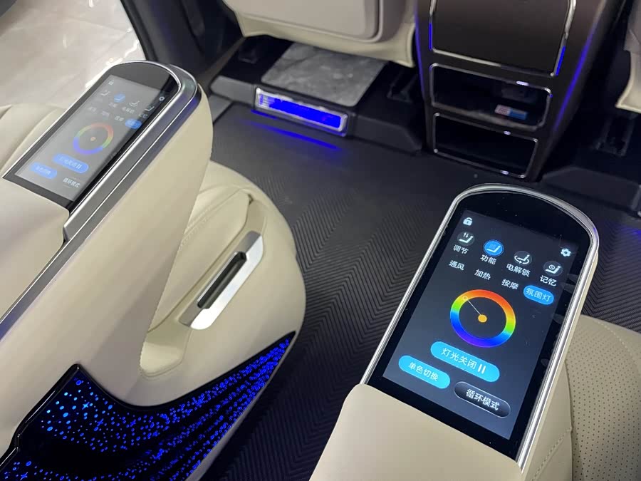 Toyota Granvia 2024 immagine di auto #8