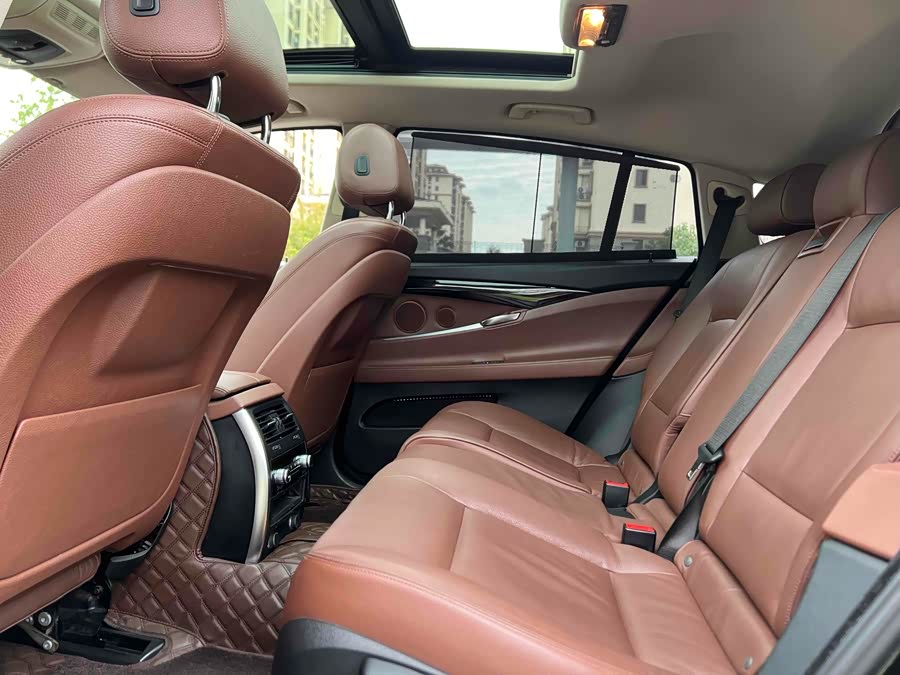 BMW 5 Series GT 2015 immagine di auto #8