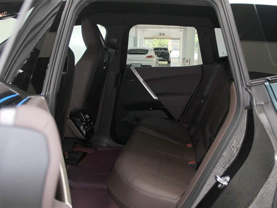 BMW iX 2023 car image #8