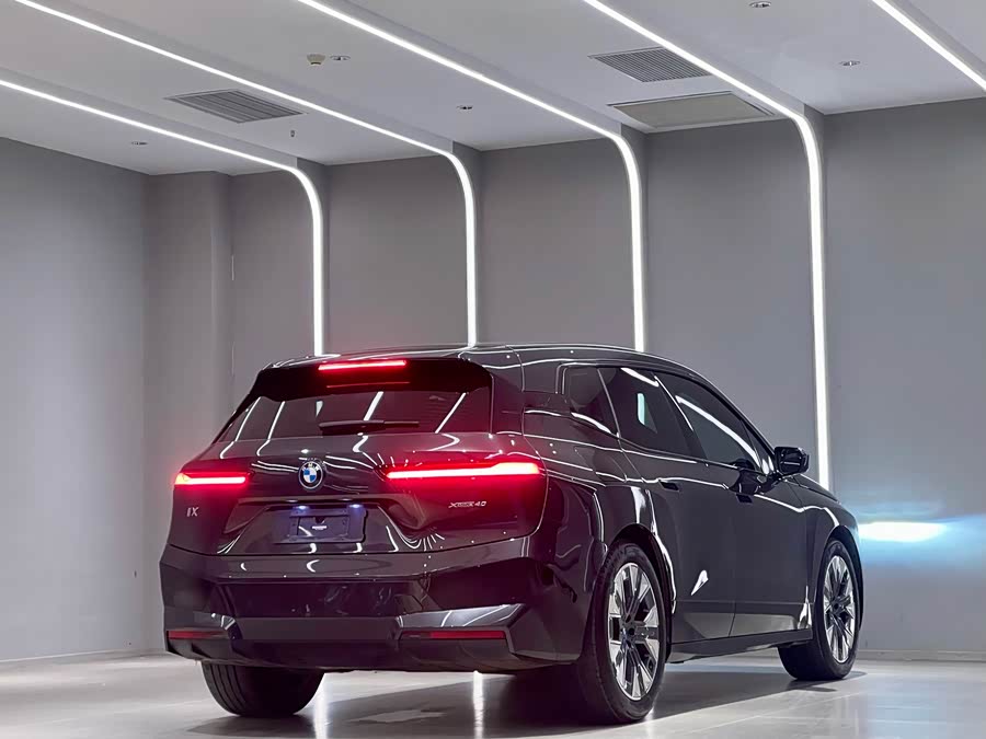 BMW iX 2023 car image #8