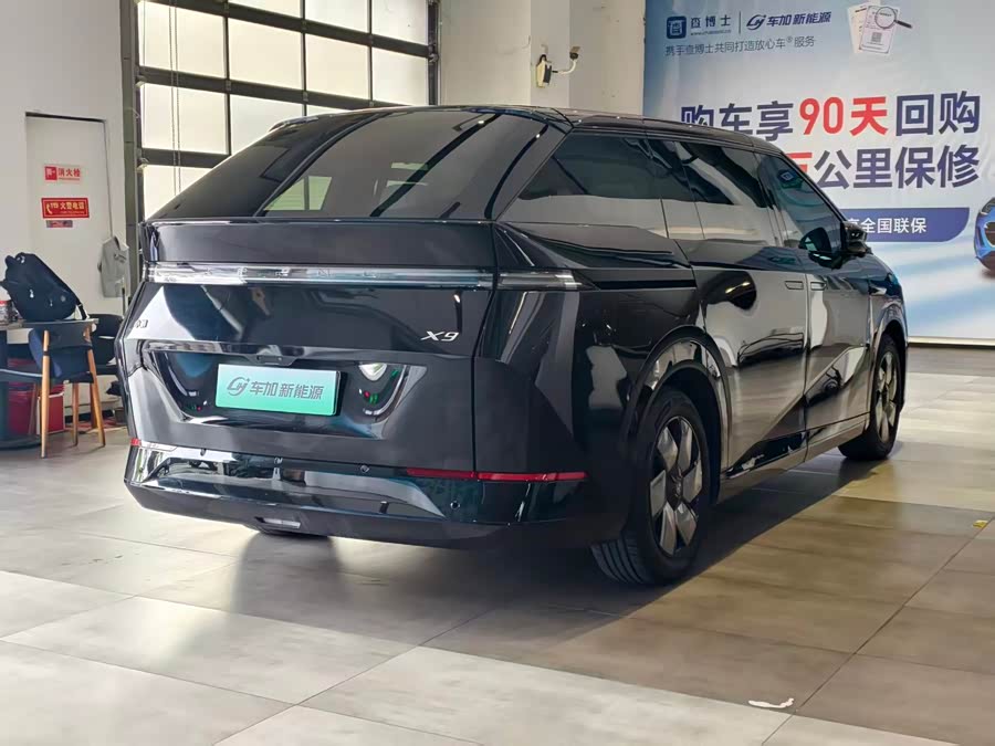 Xpeng X9 2024 صورة سيارة #8