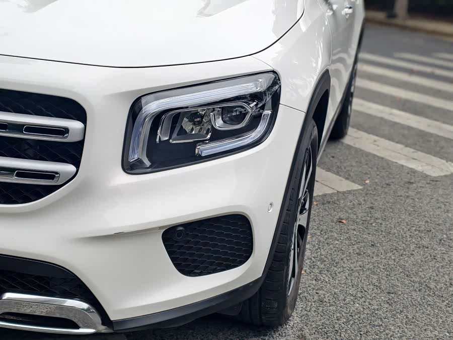 Mercedes-Benz GLB Class 2023 car image #8