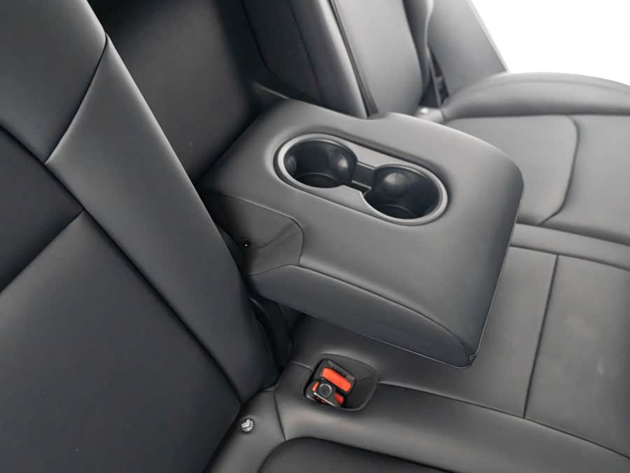 Tesla Model Y 2024 car image #8