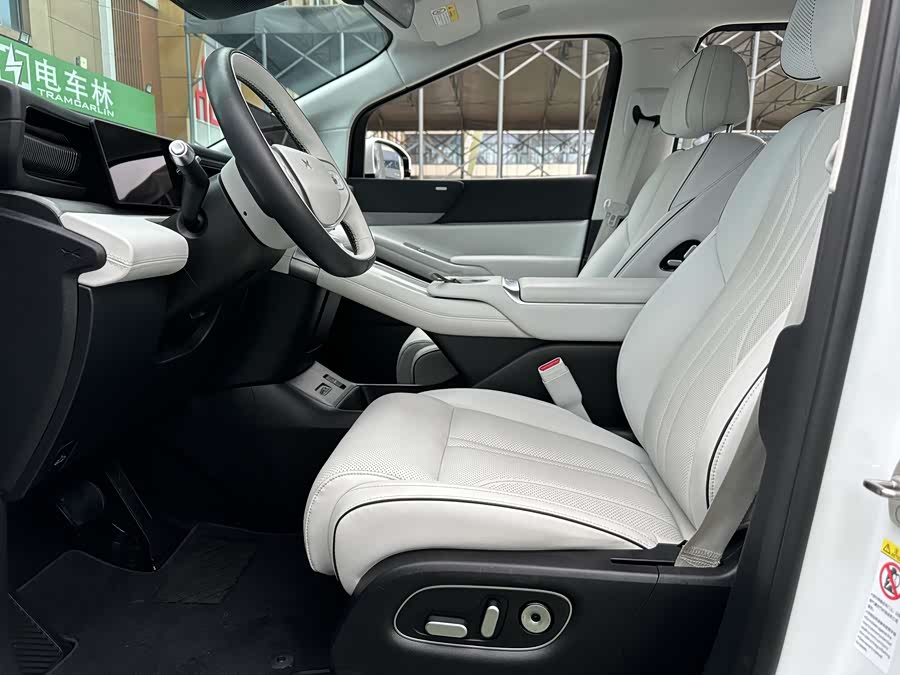 Xpeng X9 2024 immagine di auto #8