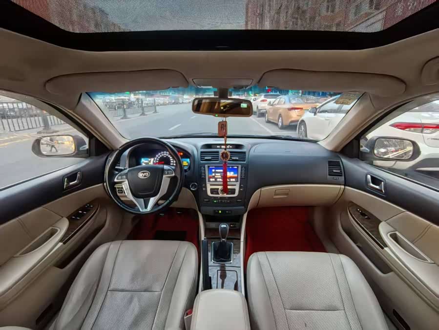 BYD G6 2011 car image #8