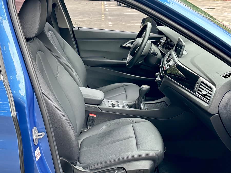 BMW 1 Series 2019 immagine di auto #8