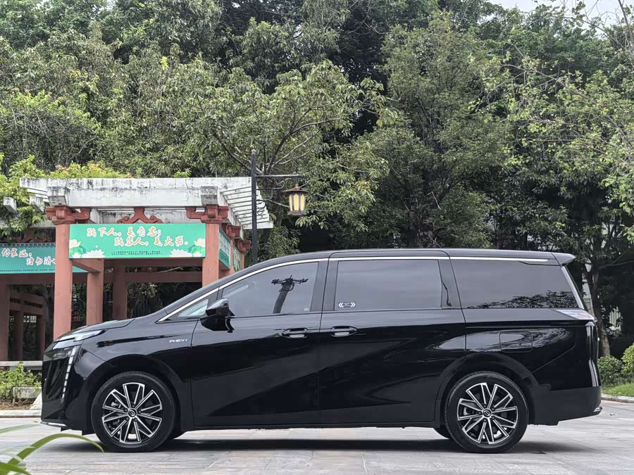 GAC Trumpchi E8 New Energy 2024 #8 GAC Trumpchi E8 New Energy 2024 car image #8