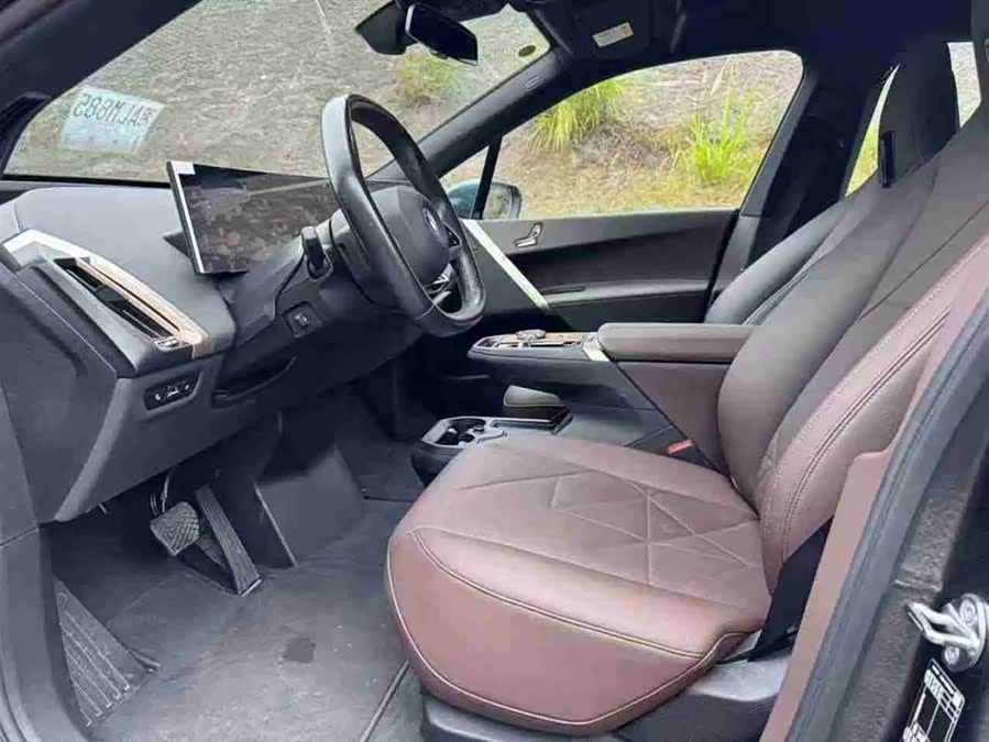 BMW iX 2023 car image #8