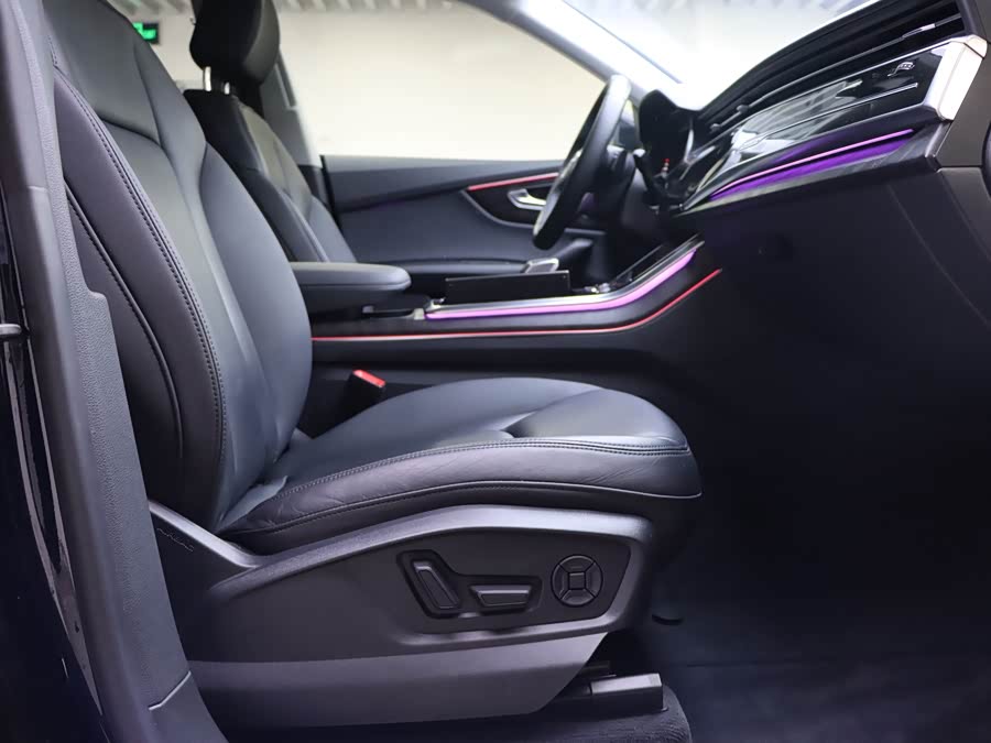 Audi Q8 2021 car image #8