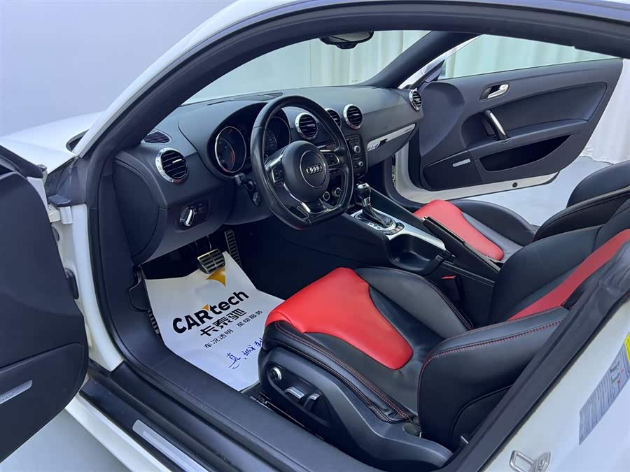 Audi TTS 2011 car image #8