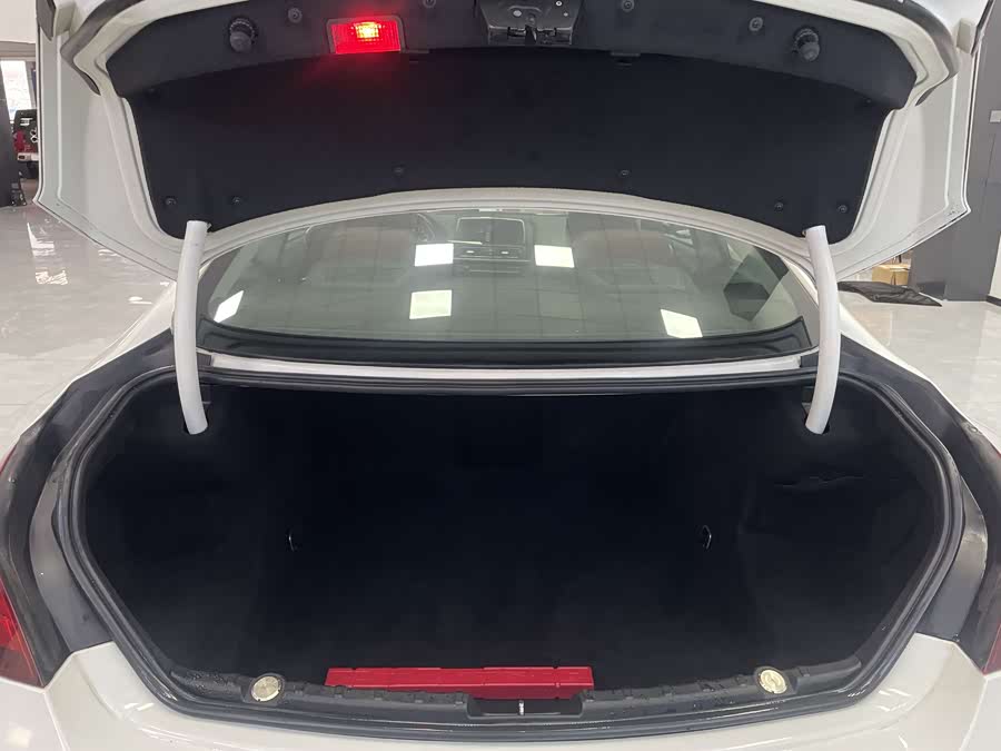 BMW 6 Series 2011 car image #8